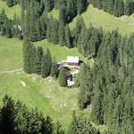 Tiefblick zum Restaurant Rezlibergli. Dieses liegt schon an der Sonne