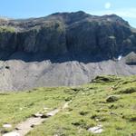 bei der Weggabelung das sich vor dem Flueseeli befindet. Links geht es zur Flueseehütte