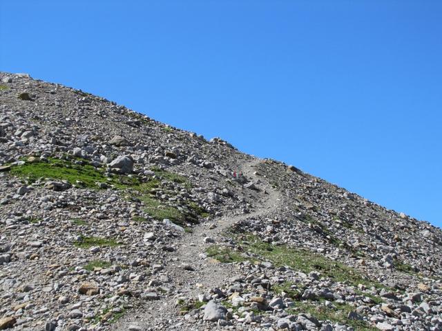 von Rezligletscherseeli steigt der Bergweg nun wieder an