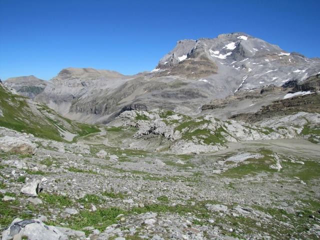 Blick zurück und hinauf zum Wildstrubel