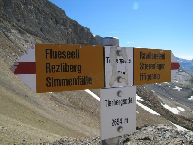 Wegweiser auf dem Tierbergsattel 2654 m.ü.M.