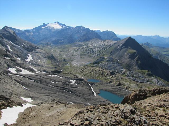 was für ein Ausblick! Rawilseeleni, Wildhorn, Mittaghore und Rawilpass. Dort waren wir auch schon