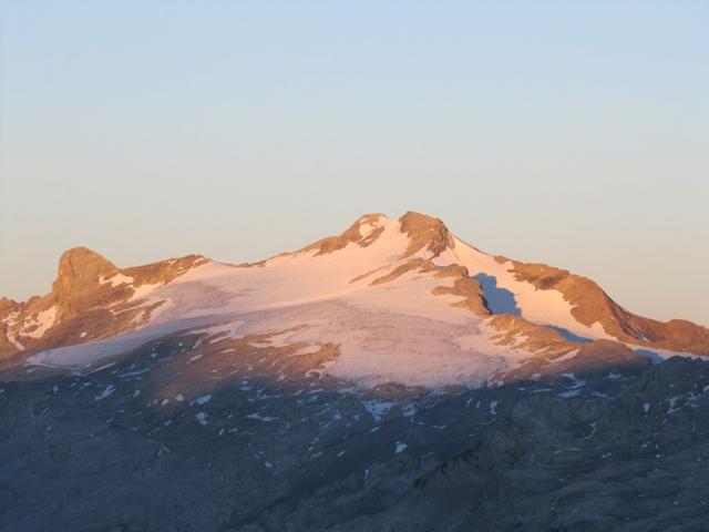 Sonnenaufgang auf dem Wildhorn. Ein perfekter Tag beginnt