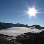vor uns taucht der imposante Glacier de la Plaine Morte auf. Was für eine Aussicht!