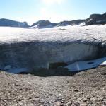 wir sind links um den Pointe de Vatseret gewandert, so sind wir näher am Gletscher