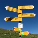 Wegweiser auf der Varneralp 2165 m.ü.M.