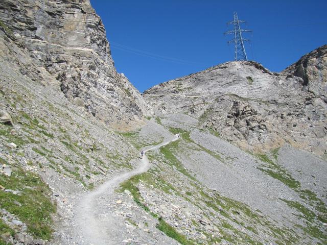 gut ersichtlich der weitere Wegverlauf 2187 m.ü.M.