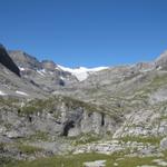 Blick über den Lämmerenboden hinaus, hinauf zum Wildstrubel. Seht ihr die Lämmerenhütte?