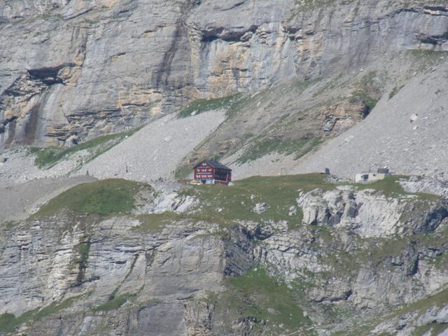 die Lämmerenhütte herangezoomt. Dort oben waren wir auch schon