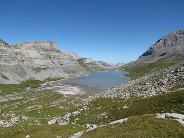 der Daubensee taucht vor uns auf