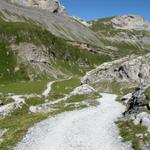 auf breitem Wanderweg laufen wir nun zum Berghotel Schwarenbach