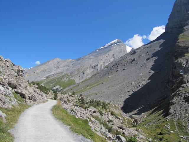 nach dem Essen ging unsere Wanderung weiter hier bei Punkt 2057 m.ü.M.