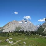 die Bergstation der Seilbahn auf Sunnbühl taucht vor uns auf