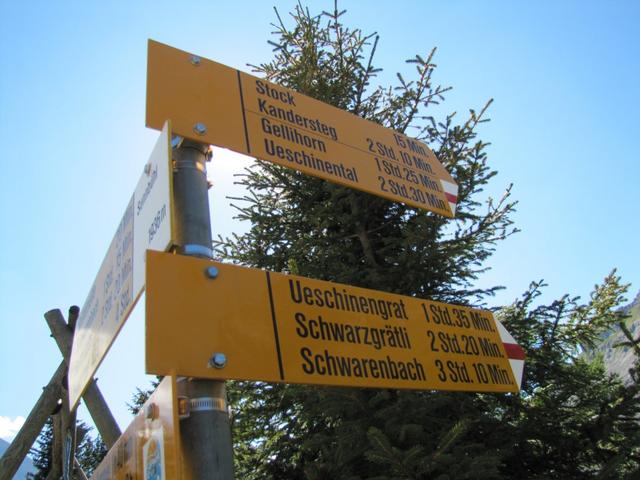 Wegweiser bei Sunnbühl 1936 m.ü.M.