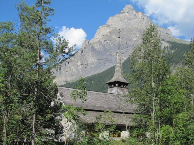 vorbei an der schönen Kirche von Kandersteg...