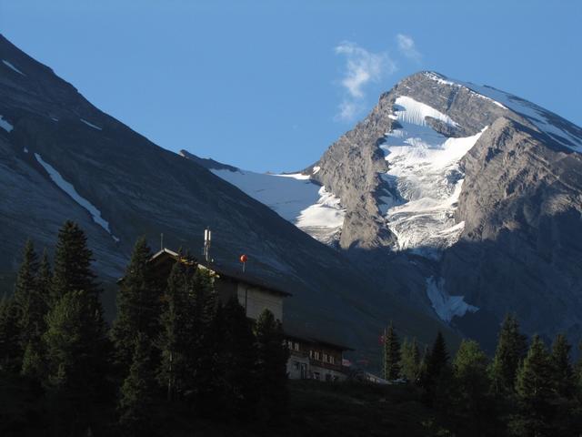 Blick hinauf zum Altels