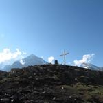 das Kreuz auf dem Gellihorn taucht vor uns auf