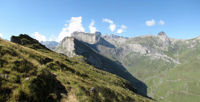 Blick Richtung Wyssi Flue und Schwarzgrätli. Dorthin wird unsere Wanderung führen