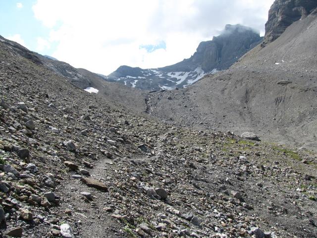 unser Weg führt uns weiter ins Tälli hinein und Richtung Tälligletscher