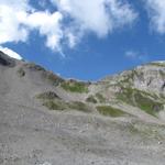 Blick hinauf zum Chindbettipass. Dort hinauf führt unsere Wanderung