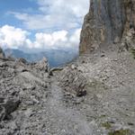 wir verlassen den Chindbettipass und wandern weiter Richtung Tschingellochtighorn