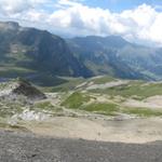 Tiefblick auf die Engstligenalp. Dort werden wir heute Abend übernachten