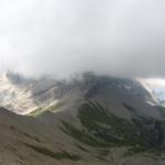 Blick zum Gross Loner der in Wolken eingehüllt ist