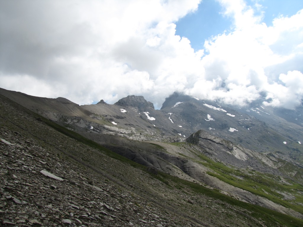 Blick zurück zum Chinbettihorn. Rechts davon der Chinbettipass