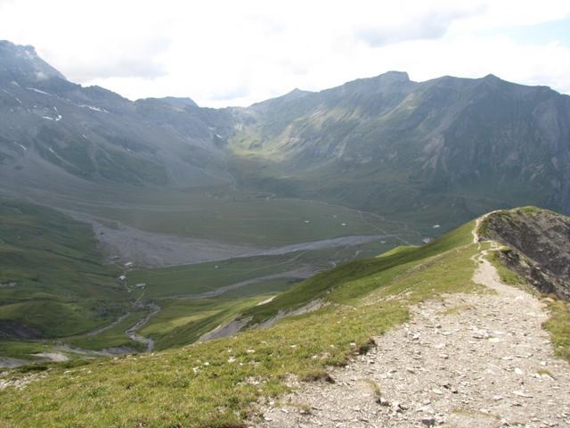 Blick vom Aertelengrat Richtung Ammertenpass und Ammertenspitz. Dort oben führt unsere morgige Wanderung