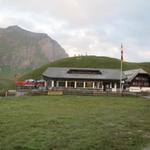 frühmorgens verlassen wir das gastliche Berghotel Engstligenalp