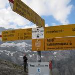 Wegweiser auf dem Ammertenpass 2443 m.ü.M.