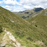 der Wanderweg führt uns zur Senke bei Punkt 1657 m.ü.M.