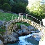 über die kleine Bogenbrücke überqueren wir in Puntid der Calnègia Bach