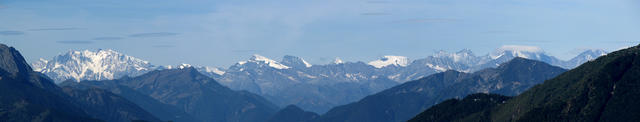 super schönes Breitbildfoto. Der Blick reicht bis ins Wallis. Monte Rosa, Strahlhorn, Allalinhorn und Alphubel ist zu sehen