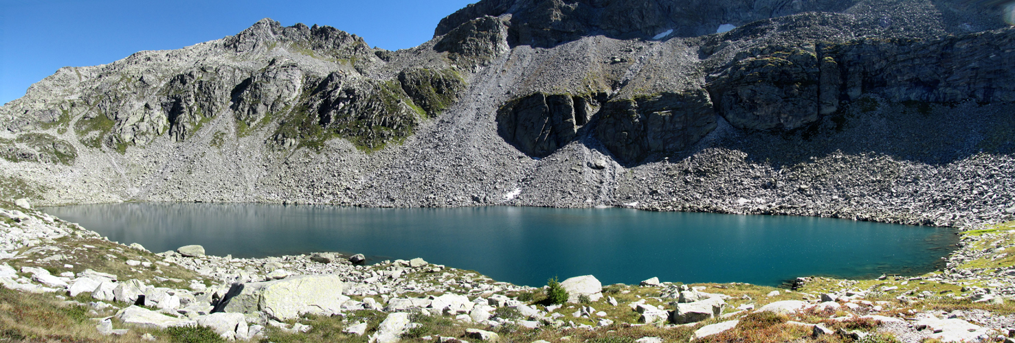 sehr schönes Breitbildfoto vom grossen Antabia Bergsee. Einfach sehr schön diese Farbe. Der Aufstieg hat sich gelohnt