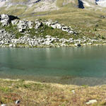 schönes Breitbildfoto vom kleinen Antabia Bergsee