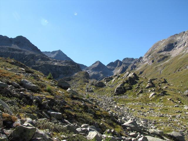Blick auf die Bocchetta di Fiorèra. Auf der anderen Seite liegt das Val Formazza (Italien)
