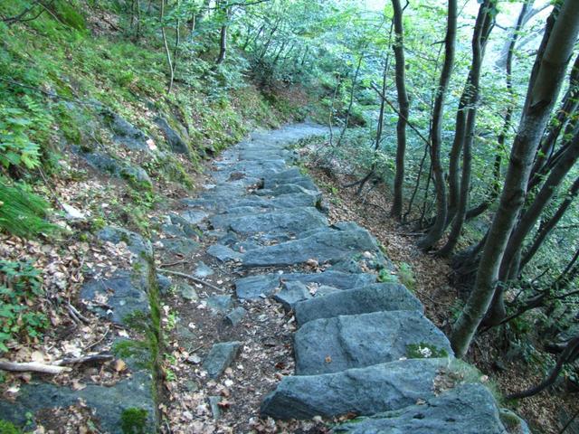 über hunderte von Treppen geht es abwärts