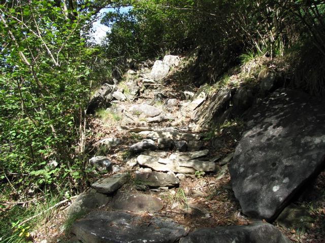 ruppig führt der Weg steil aufwärts