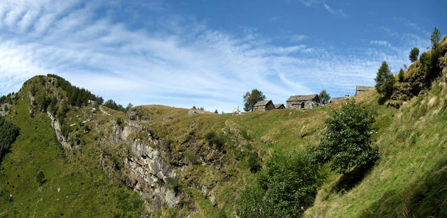 wunderschönes Breitbildfoto der Alpe Eus. Links der Pizzo d'Eus