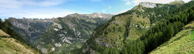 Breitbildfoto mit Blick auf das Val Pincascia und den Matarello