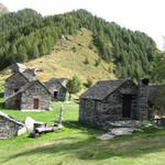 wir haben die Alpe Eus 1603 m.ü.M. mit seinen in Rustici umgebauten Alphütten erreicht