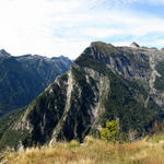 schönes Breitbildfoto mit Blick auf das Val Pincascia und Val d'Agro und den Matarello.