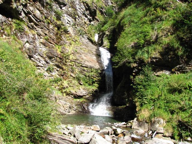 wir haben den Talgrund vom Val Carecchio erreicht 1159 m.ü.M., und zugleich dieser schöne Wasserfall