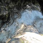 oder das Wasser fliesst in Rutschen abwärts