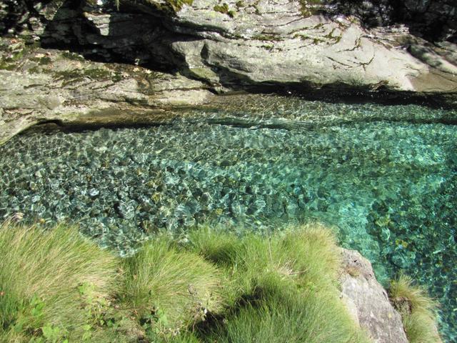 einfach unbegreiflich schön. Wie in Lavertezzo aber dafür keine Touristen weit und breit zu sehen