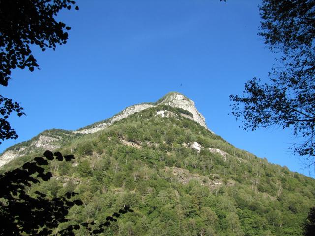 Blick hinauf zum Pizzo d'Eus. Dort oben waren wir. Einfach sehr schön