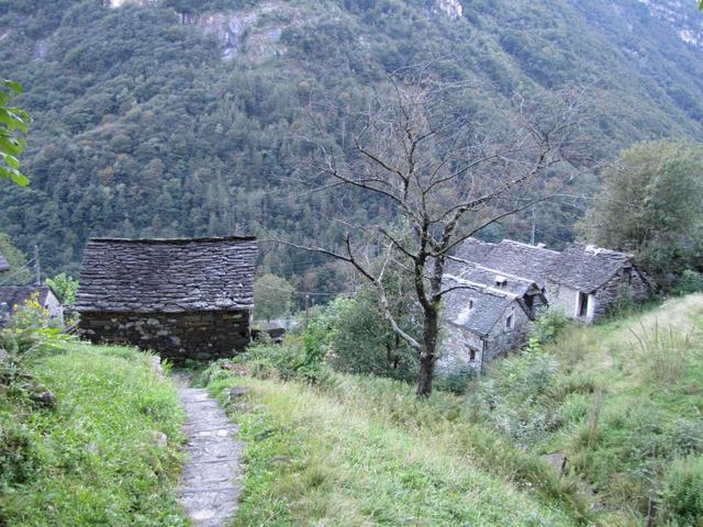 die Häuser von Rancone 667 m.ü.M. tauchen vor uns auf