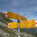 Wegweiser auf dem Passo del Bùsan 2006 m.ü.M. hier bogen wir links ab und machten uns auf den Weg zum Pilone