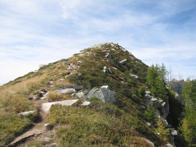 bei der Bocchetta dei Ciapitt 2079 m.ü.M. erreichen wir den Grat der uns zum Pilone führen wird